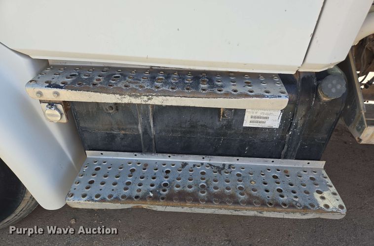 image for item EC0988 2001 Freightliner FL70 water truck