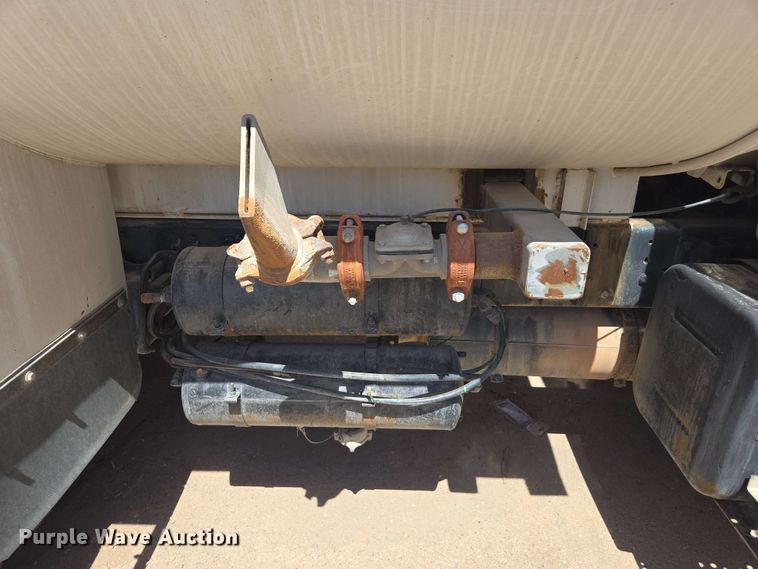 image for item EC0988 2001 Freightliner FL70 water truck