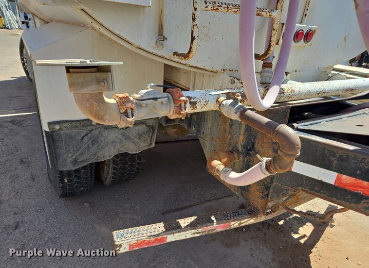 image for item EC0988 2001 Freightliner FL70 water truck