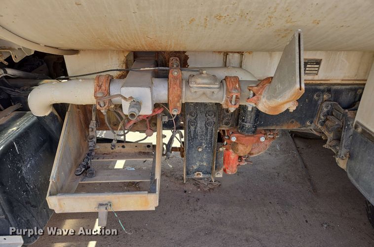 image for item EC0988 2001 Freightliner FL70 water truck