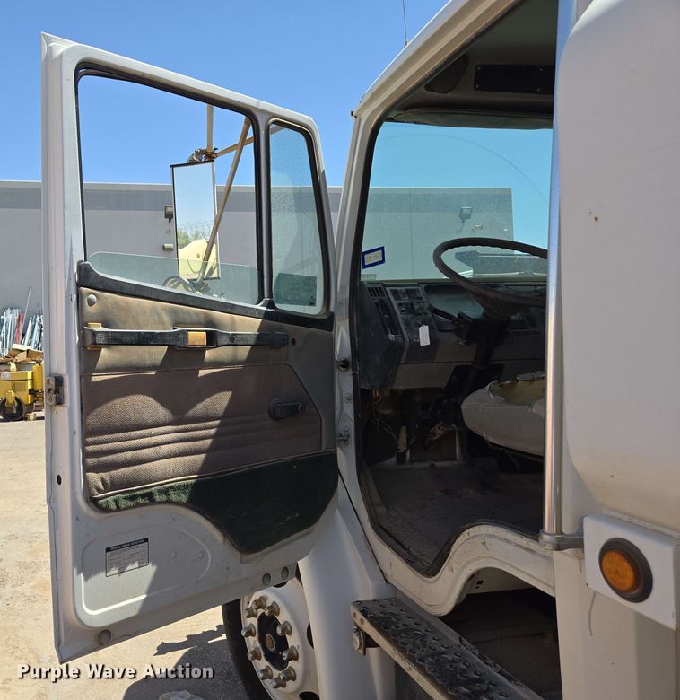 image for item EC0988 2001 Freightliner FL70 water truck