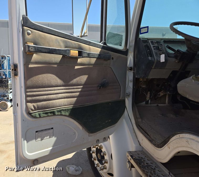 image for item EC0988 2001 Freightliner FL70 water truck