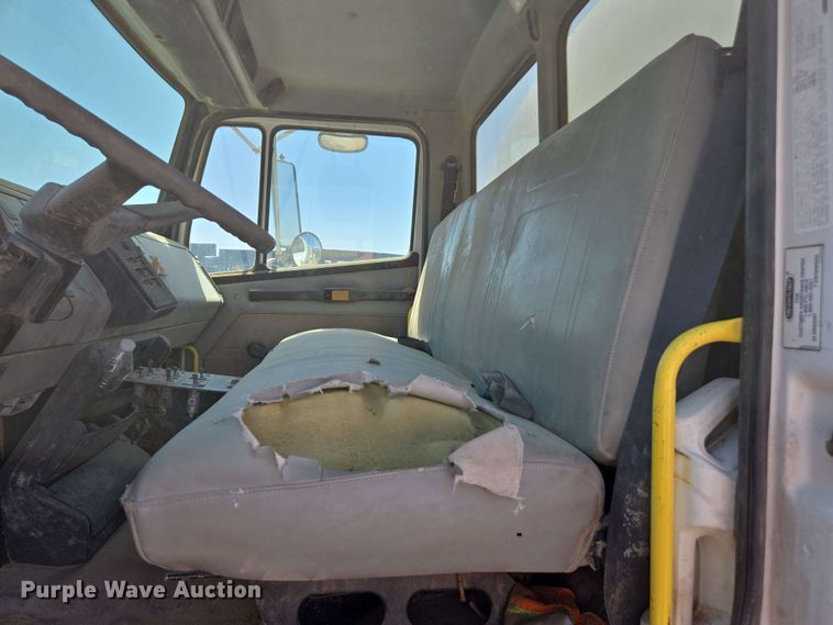 image for item EC0988 2001 Freightliner FL70 water truck