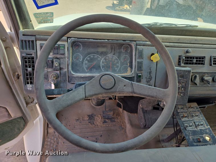 image for item EC0988 2001 Freightliner FL70 water truck