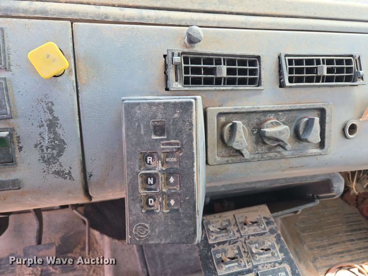 image for item EC0988 2001 Freightliner FL70 water truck