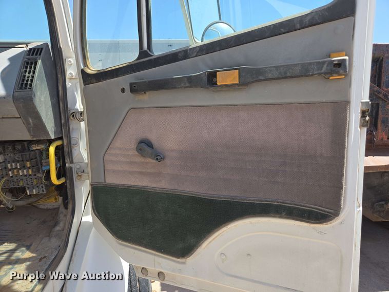 image for item EC0988 2001 Freightliner FL70 water truck