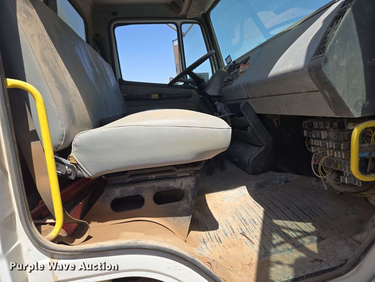 image for item EC0988 2001 Freightliner FL70 water truck