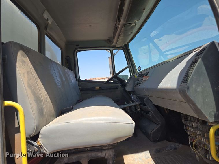 image for item EC0988 2001 Freightliner FL70 water truck