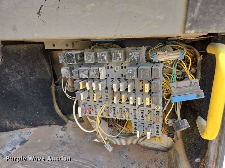 image for item EC0988 2001 Freightliner FL70 water truck