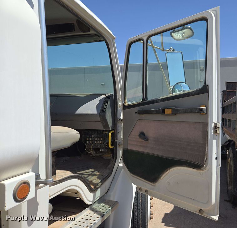 image for item EC0988 2001 Freightliner FL70 water truck