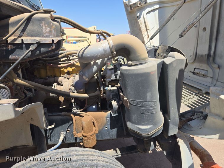 image for item EC0988 2001 Freightliner FL70 water truck