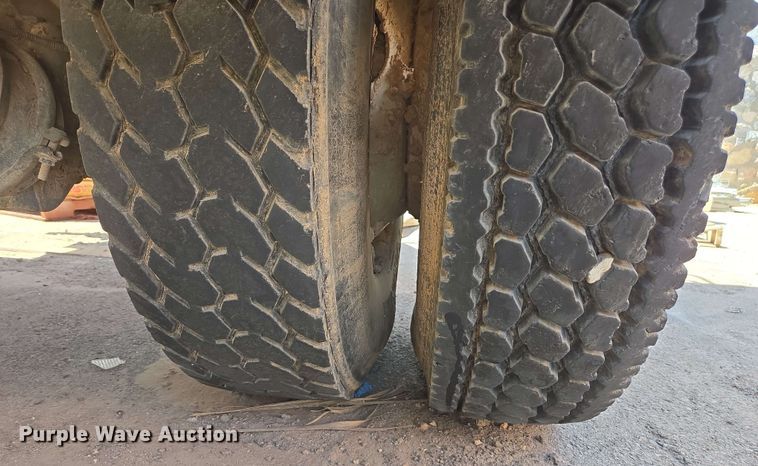 image for item EC0988 2001 Freightliner FL70 water truck