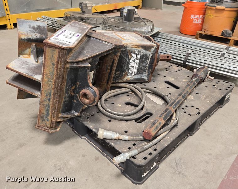 image for item EC1006 Caterpillar 1650XL backhoe auger