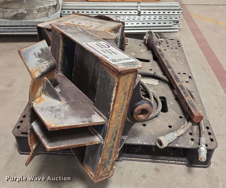 image for item EC1006 Caterpillar 1650XL backhoe auger