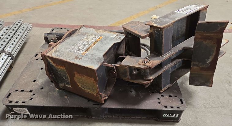 image for item EC1006 Caterpillar 1650XL backhoe auger