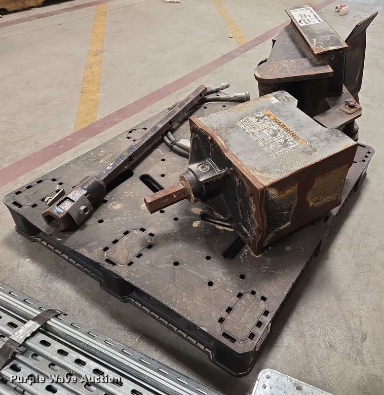 image for item EC1006 Caterpillar 1650XL backhoe auger