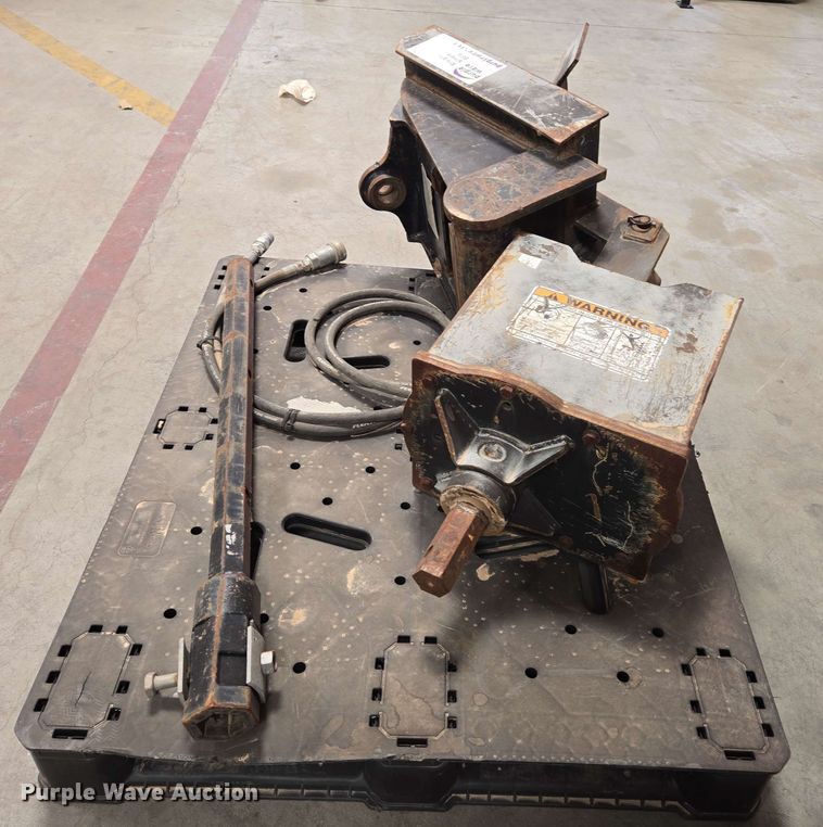 image for item EC1006 Caterpillar 1650XL backhoe auger