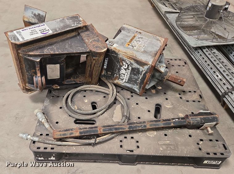 image for item EC1006 Caterpillar 1650XL backhoe auger