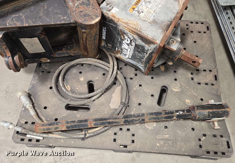 image for item EC1006 Caterpillar 1650XL backhoe auger