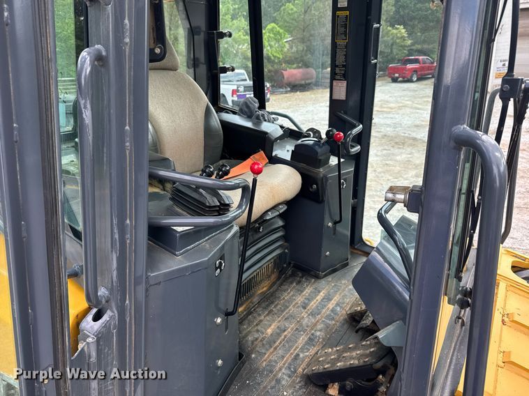 image for item EC3570 2018 John Deere 755K track loader