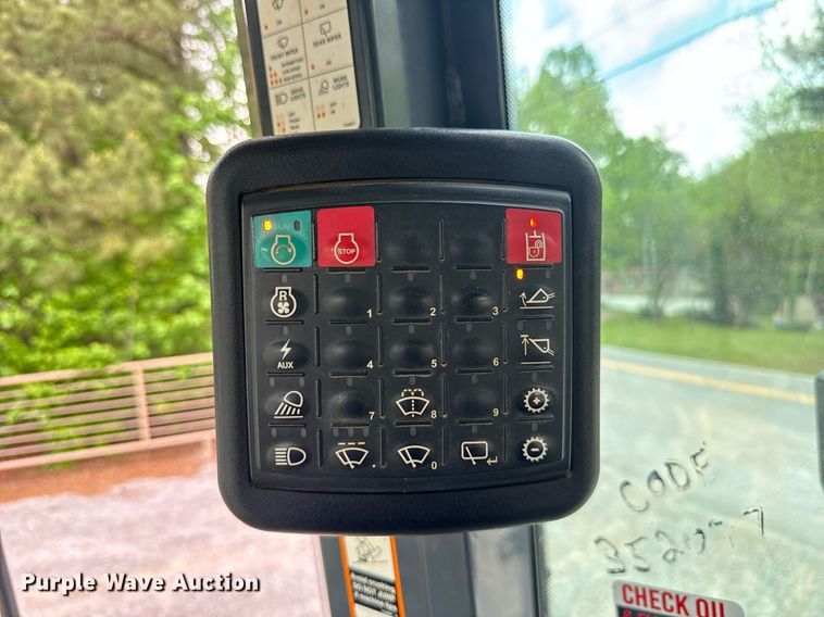 image for item EC3570 2018 John Deere 755K track loader