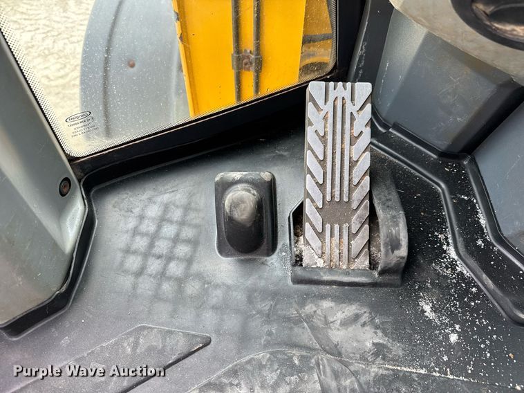 image for item EC3571 2019 John Deere 544L wheel loader