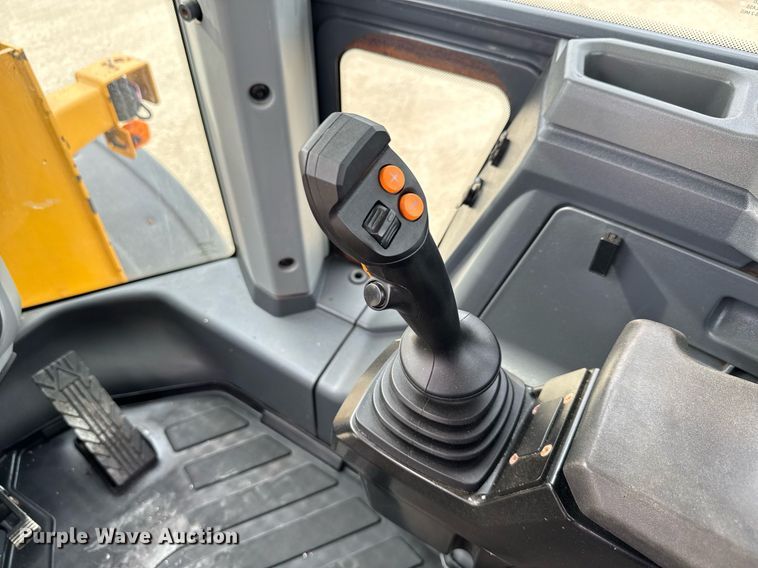 image for item EC3571 2019 John Deere 544L wheel loader