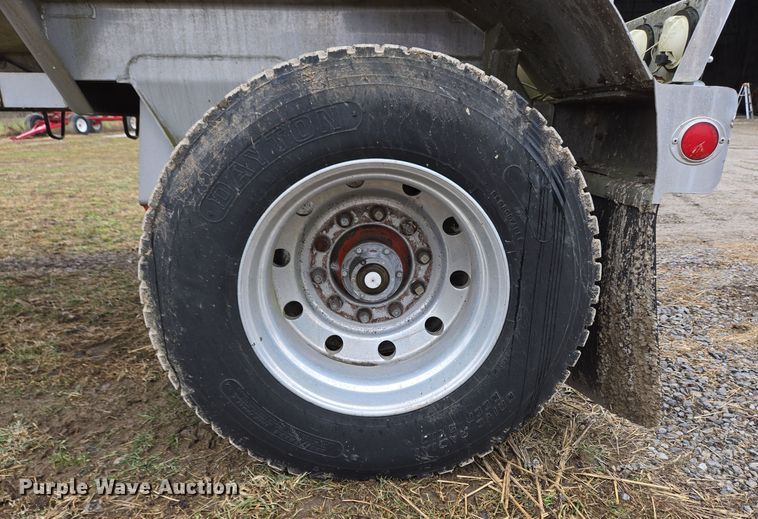 image for item EC3983 1983 Clough Equipment Co. tank trailer