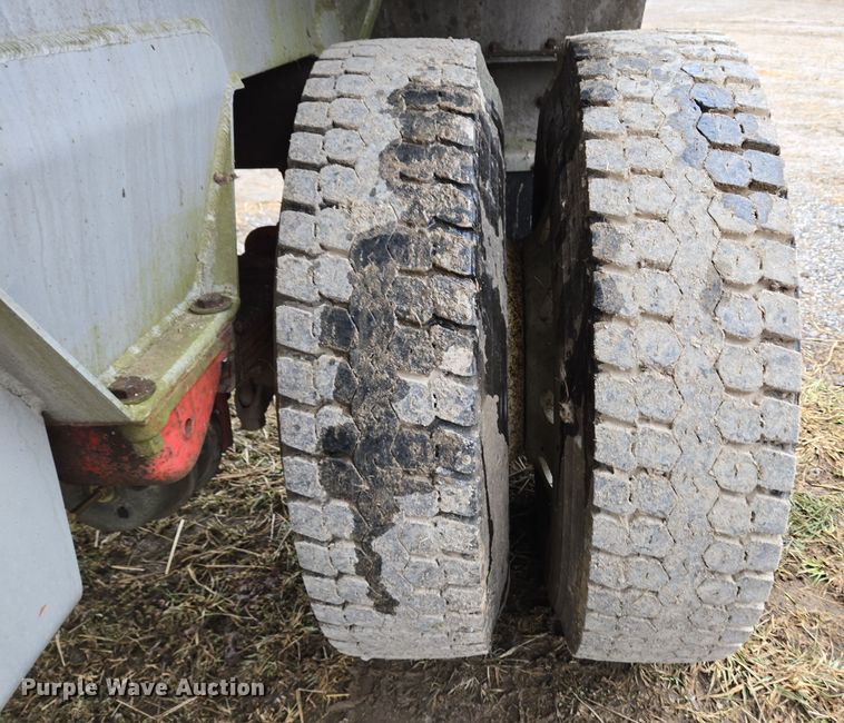 image for item EC3983 1983 Clough Equipment Co. tank trailer