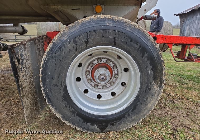 image for item EC3983 1983 Clough Equipment Co. tank trailer