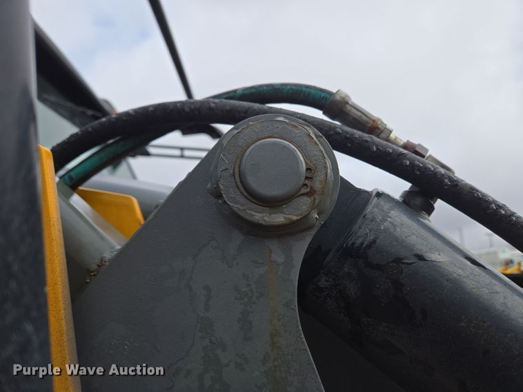 image for item EC4164 2009 Elgin Pelican Series NP street sweeper