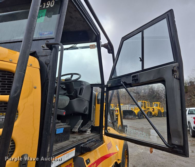 image for item EC4164 2009 Elgin Pelican Series NP street sweeper