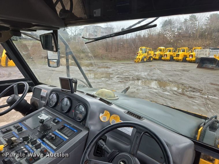 image for item EC4164 2009 Elgin Pelican Series NP street sweeper