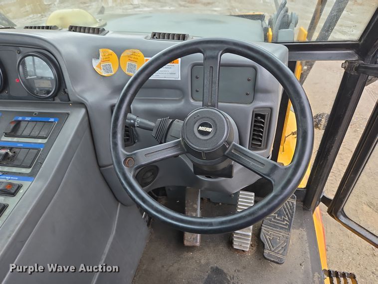 image for item EC4164 2009 Elgin Pelican Series NP street sweeper