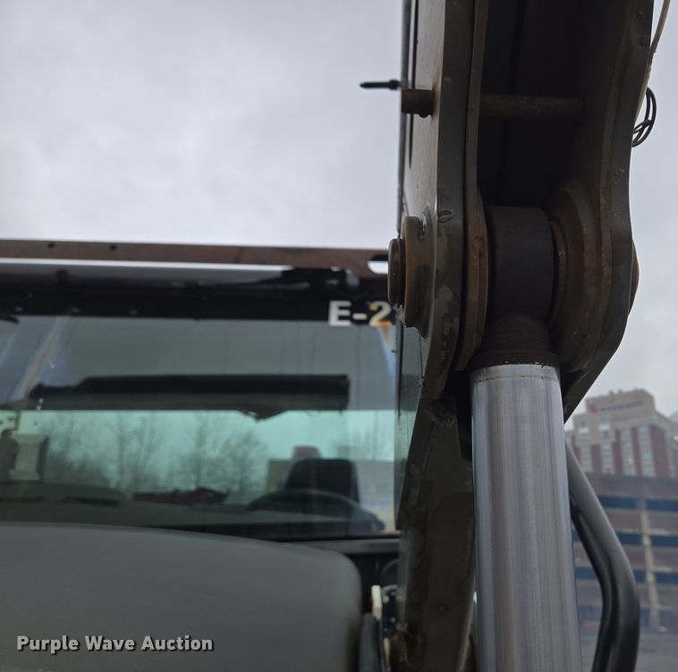 image for item EC4165 2015 Elgin Pelican Series NP street sweeper