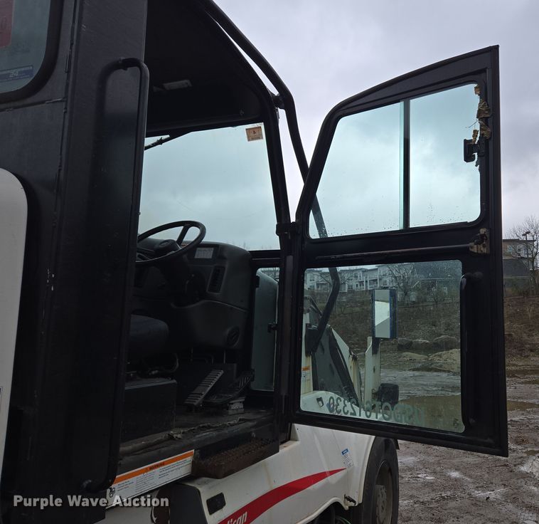 image for item EC4165 2015 Elgin Pelican Series NP street sweeper