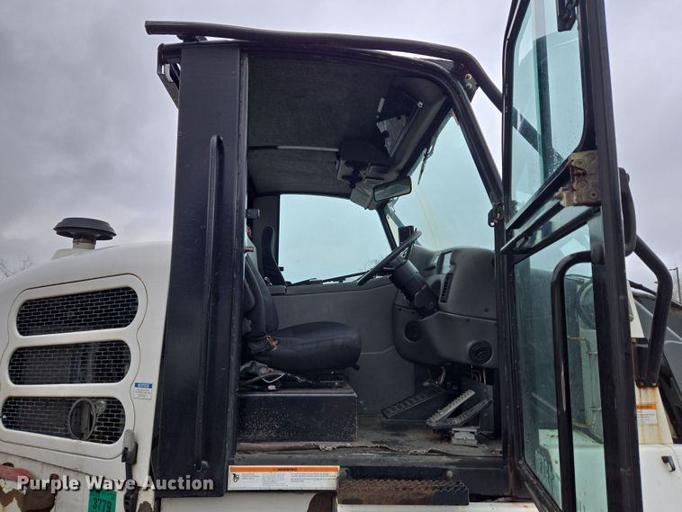 image for item EC4165 2015 Elgin Pelican Series NP street sweeper