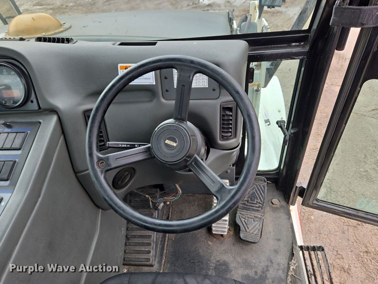 image for item EC4165 2015 Elgin Pelican Series NP street sweeper