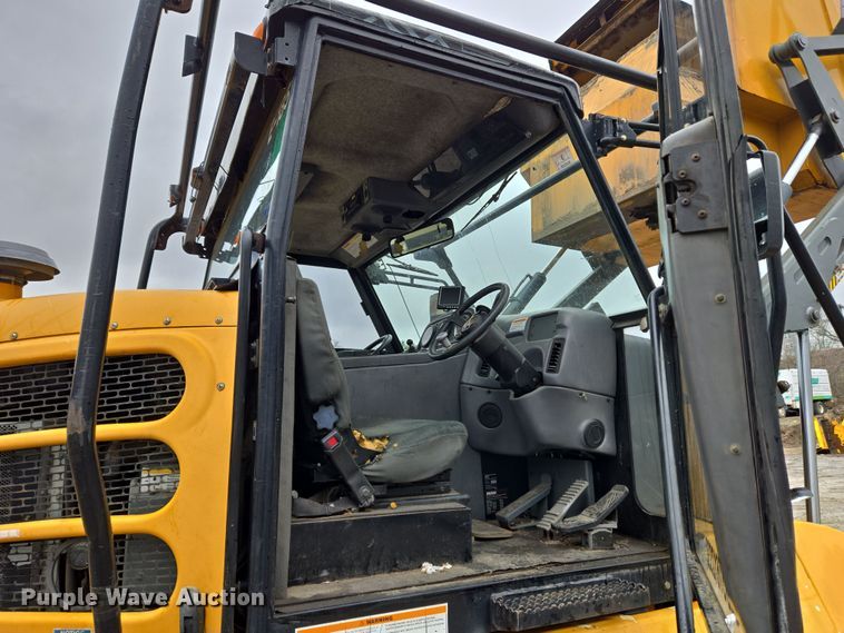 image for item EC4166 2009 Elgin Pelican Series NP street sweeper