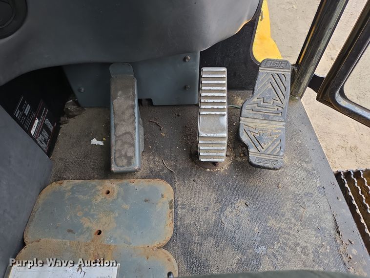 image for item EC4166 2009 Elgin Pelican Series NP street sweeper