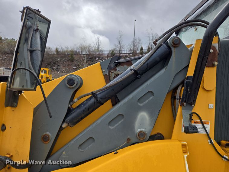 image for item EC4167 2011 Elgin Pelican Series NP street sweeper