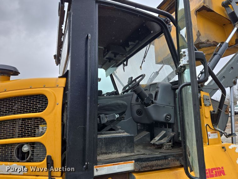 image for item EC4167 2011 Elgin Pelican Series NP street sweeper