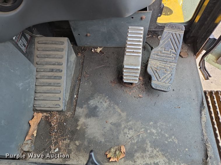 image for item EC4167 2011 Elgin Pelican Series NP street sweeper