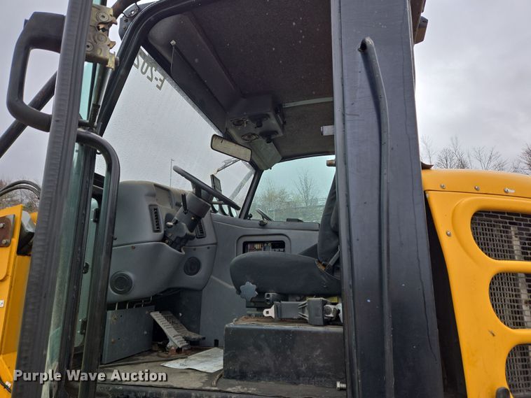 image for item EC4167 2011 Elgin Pelican Series NP street sweeper