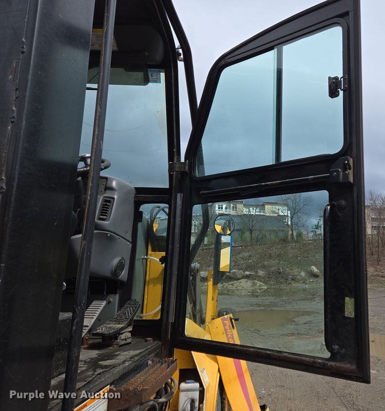 image for item EC4168 2011 Elgin Pelican Series NP street sweeper