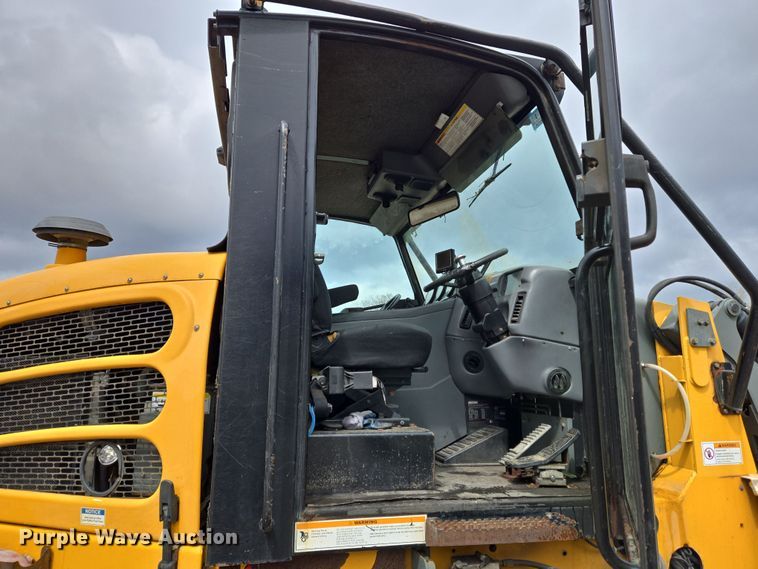 image for item EC4168 2011 Elgin Pelican Series NP street sweeper