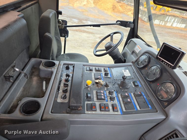 image for item EC4168 2011 Elgin Pelican Series NP street sweeper