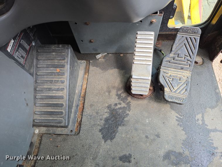 image for item EC4168 2011 Elgin Pelican Series NP street sweeper