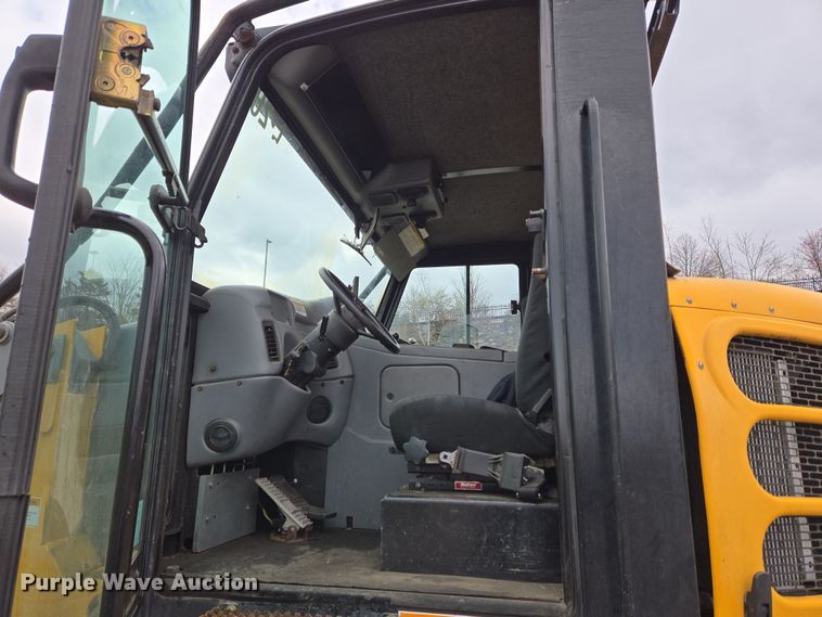 image for item EC4168 2011 Elgin Pelican Series NP street sweeper