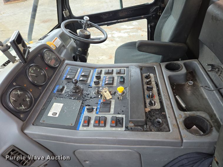 image for item EC4168 2011 Elgin Pelican Series NP street sweeper